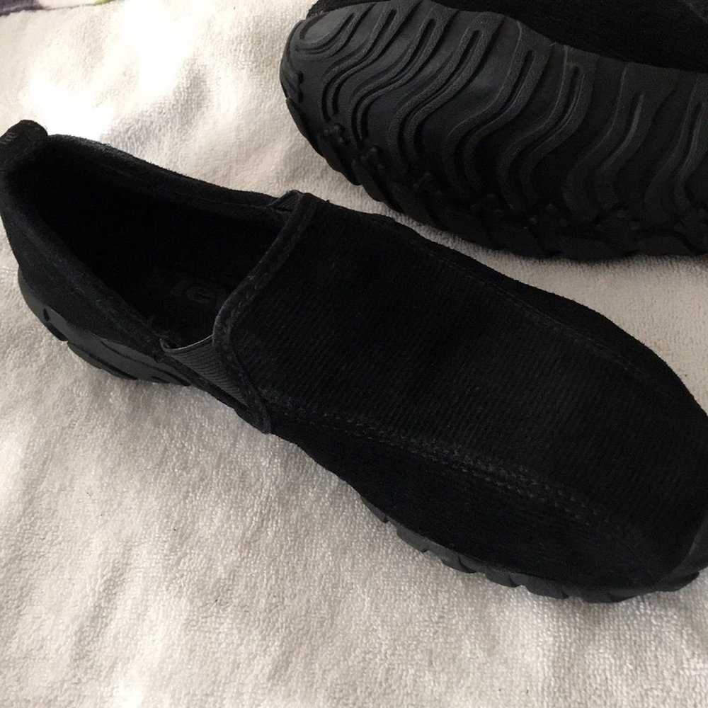 New Teva Black  shoes size 8
